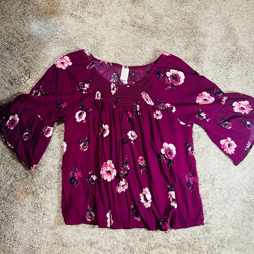 Plum floral top 😍